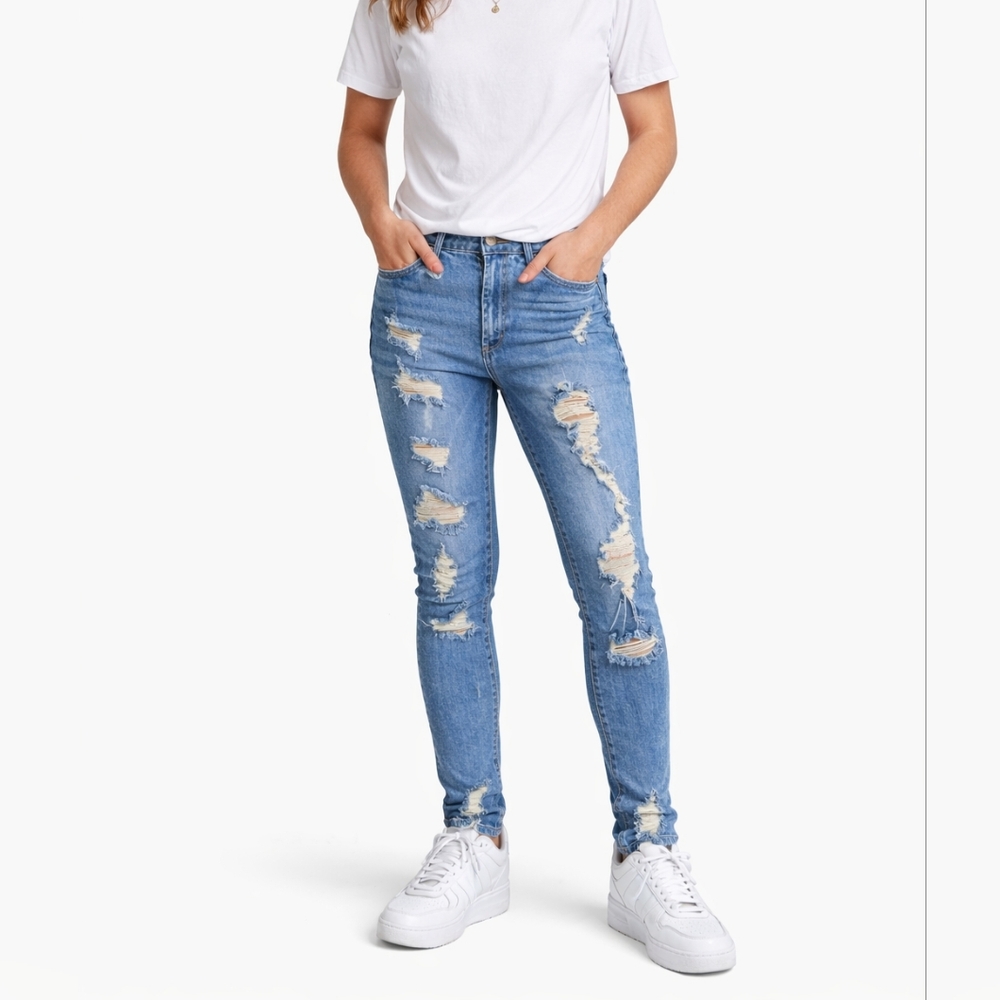 Juicy Couture Distressed Light Blue‎ Skinny Jeans